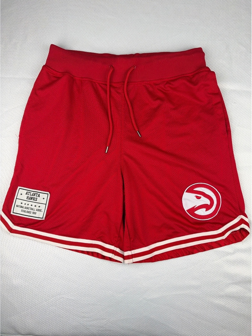 NBA Atlanta Hawks Red Mesh Basketball Shorts Size Large Red White Stripe